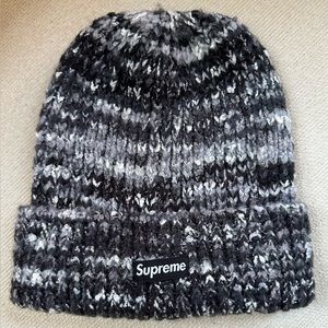 SUPREME beanie